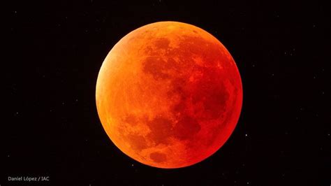 cada cuanto tiempo aparece la luna roja
